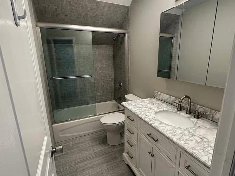 Cabinets, Shower, Floor